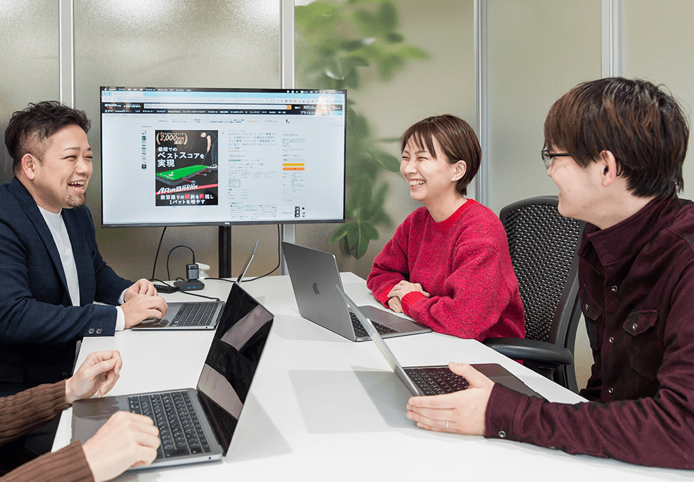 株式会社そばに公式サイトに掲載された、EC支援チームの打ち合わせ風景